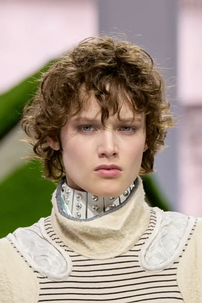 Look 12